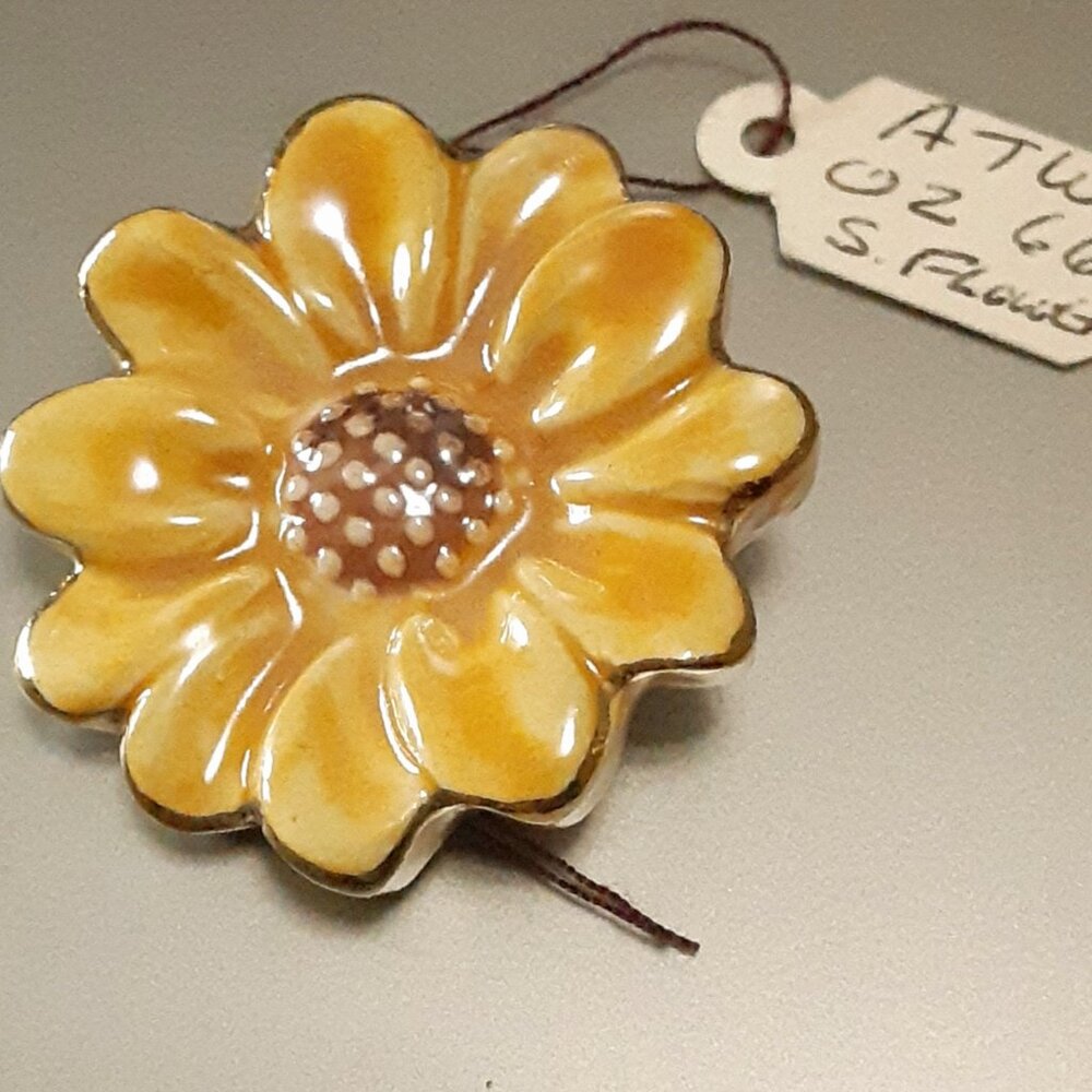 Sunflower Festival!! NEW Collectable Art to Wear Yellow Sunflower Pin - Picture 6 of 10